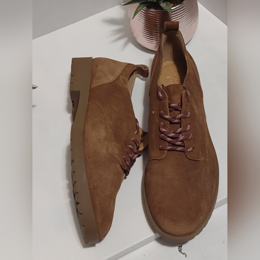Crown Vintage Tan Suede Footwear